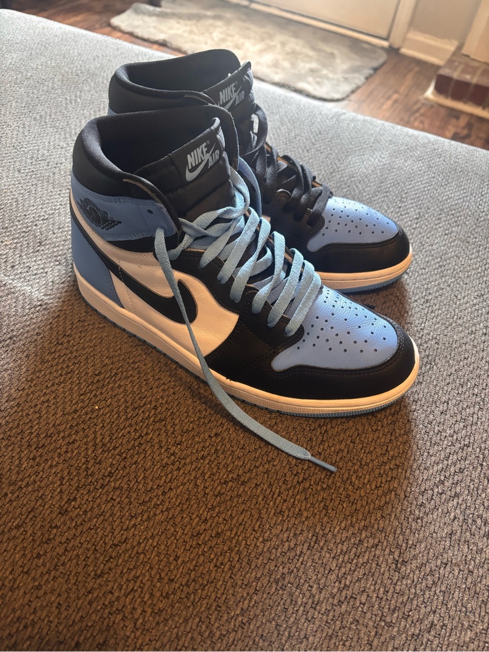 Nike Air Jordan 1 Mid - Light Blue / Black / White
